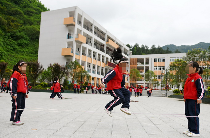 教育部答復“義務教育改為十二年制”建議：目前還不具備條件