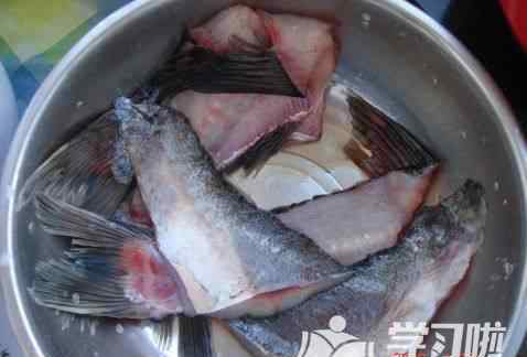 白鰱魚(yú)怎么做好吃 油煎白鰱魚(yú)的做法步驟圖解