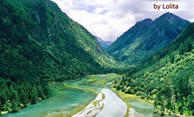 蓮花海 成都周邊的這個秘境，徒步爬山、泡野溫泉，看風(fēng)從秋天的草原上呼嘯，落在碧綠的蓮花海之上