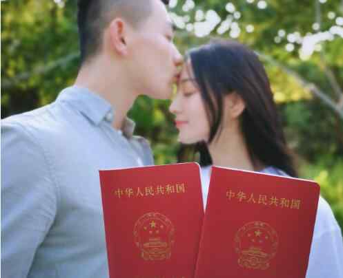 張馨予宣布結(jié)婚 直接霸氣領(lǐng)證!張馨予宣布結(jié)婚 武警老公何捷曾親手為她剪去長(zhǎng)發(fā)