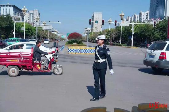 女警收到6歲小朋友禮物 究竟是怎么一回事