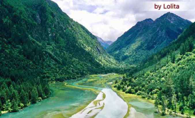 蓮花海 成都周邊的這個秘境，徒步爬山、泡野溫泉，看風(fēng)從秋天的草原上呼嘯，落在碧綠的蓮花海之上