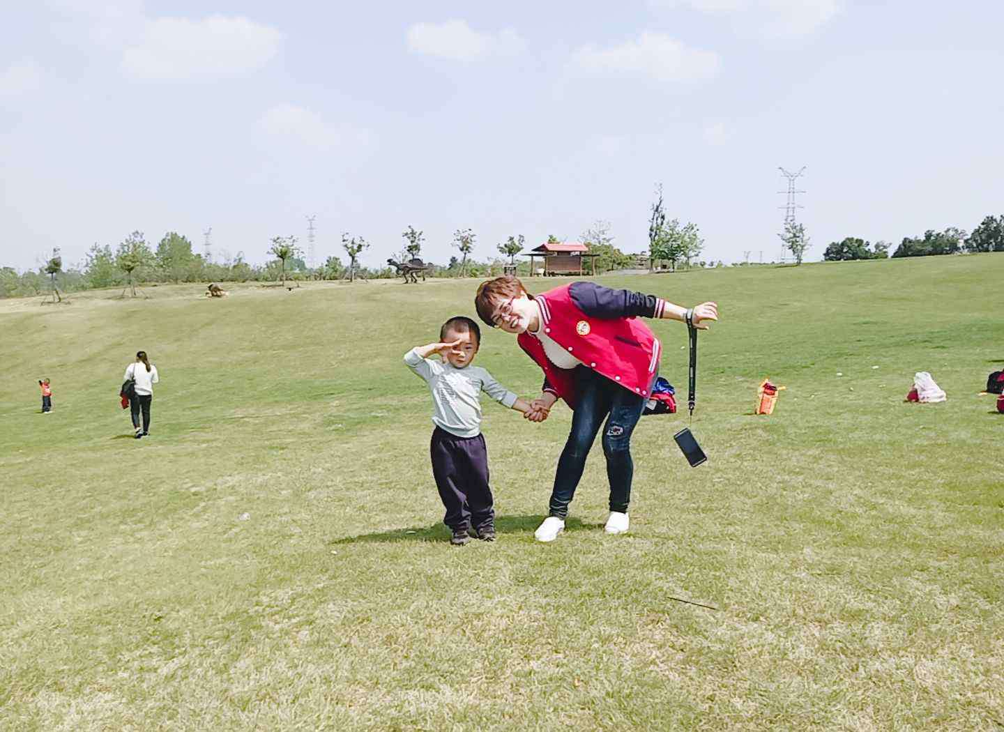 邵貴 界河街道幼兒園悠然南山大草源一日活動(dòng)！