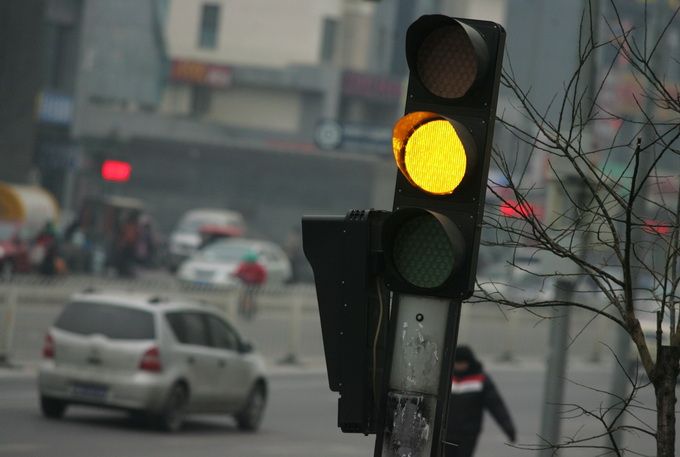 十字路口出事故 兩司機(jī)相互指責(zé) 行車記錄儀還原“闖紅燈”真相