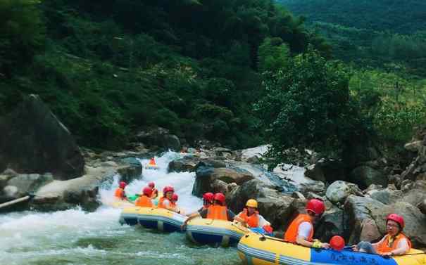 龍王山峽谷漂流 浙江漂流哪里最好玩門票多少錢 漂流要準(zhǔn)備些什么東西