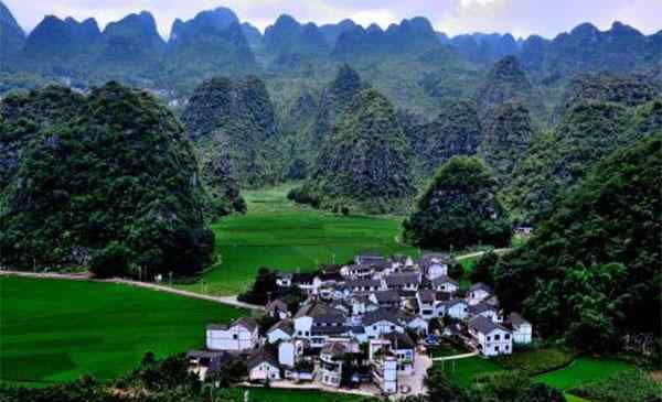 貴州省旅游景點 貴州高鐵旅游專列途徑哪些景點 沿途景點推薦