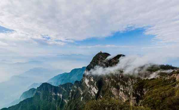 峨眉山雷洞坪住宿 峨眉山如何到達 峨眉山住宿哪里好 峨眉山門票多少錢