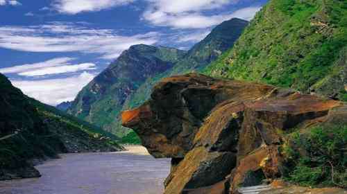 此處海拔高度 新龍縣海拔多少米 新龍縣旅游景點介紹