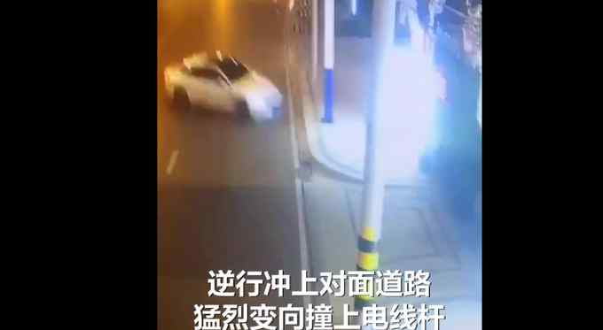 亳州一轎車失控被電線桿攔腰截斷 兩人遇難