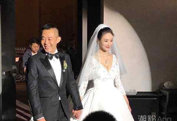 候勇的妻子 侯勇的三任妻子是誰 每個都是膚白貌美