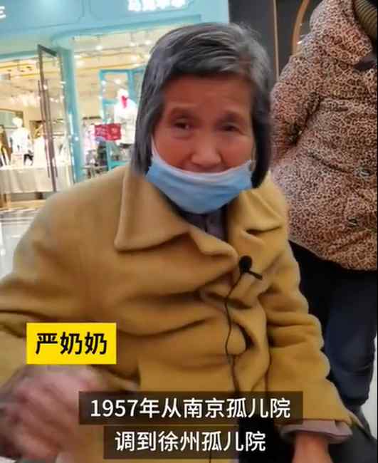 有天分！78歲老人商場彈鋼琴被贊小公主：孤兒院長大 全靠自學(xué)