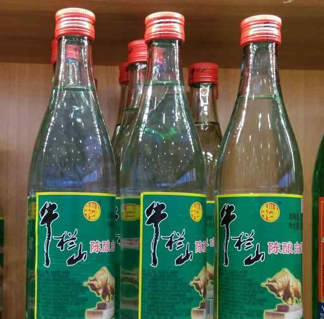 牛欄山二鍋頭酒 明明是酒精勾兌酒為什么標(biāo)注“陳釀”？15元一瓶牛欄山二鍋頭喝的人還不少