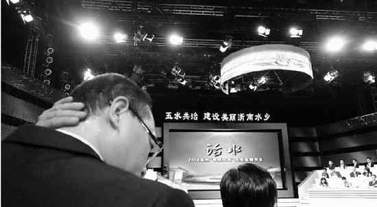 溫州電視臺直播 溫州電視直播現(xiàn)場問政 問得官員直冒汗