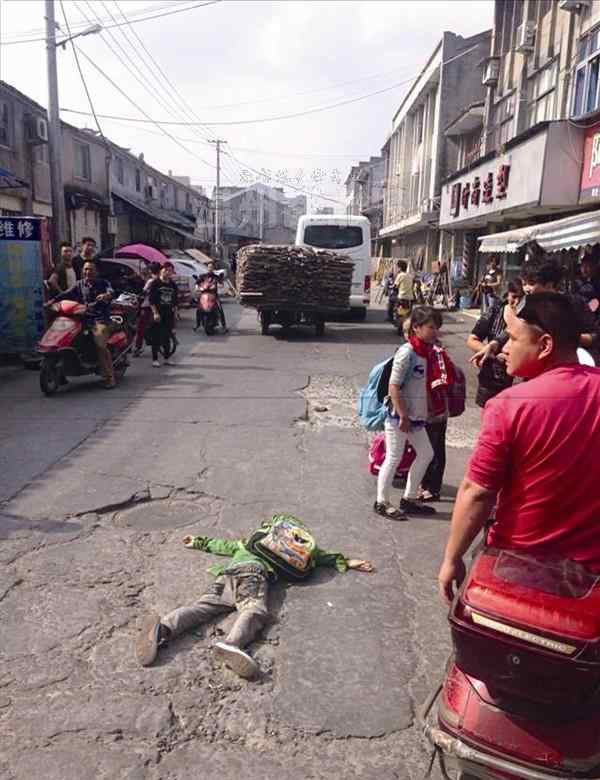 瑞安四中 溫州瑞安四中公務(wù)車碾死一上學(xué)路上的男孩