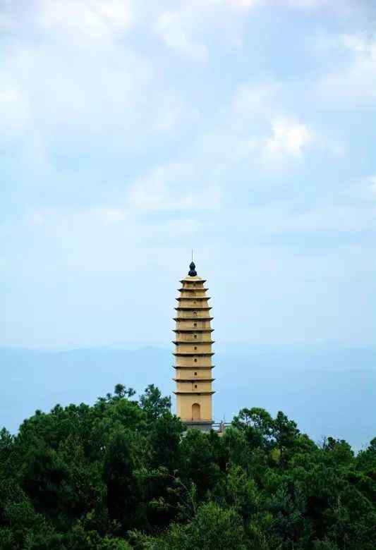 賓川雞足山 【祥云】比賓川雞足山還要早700多年的水目山下，藏著世所罕見(jiàn)的肉身舍利