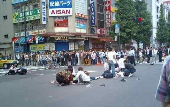 二次元圣地 宅男瘋狂血洗二次元圣地，殺人預(yù)告無人理睬，監(jiān)獄里依然玩游戲