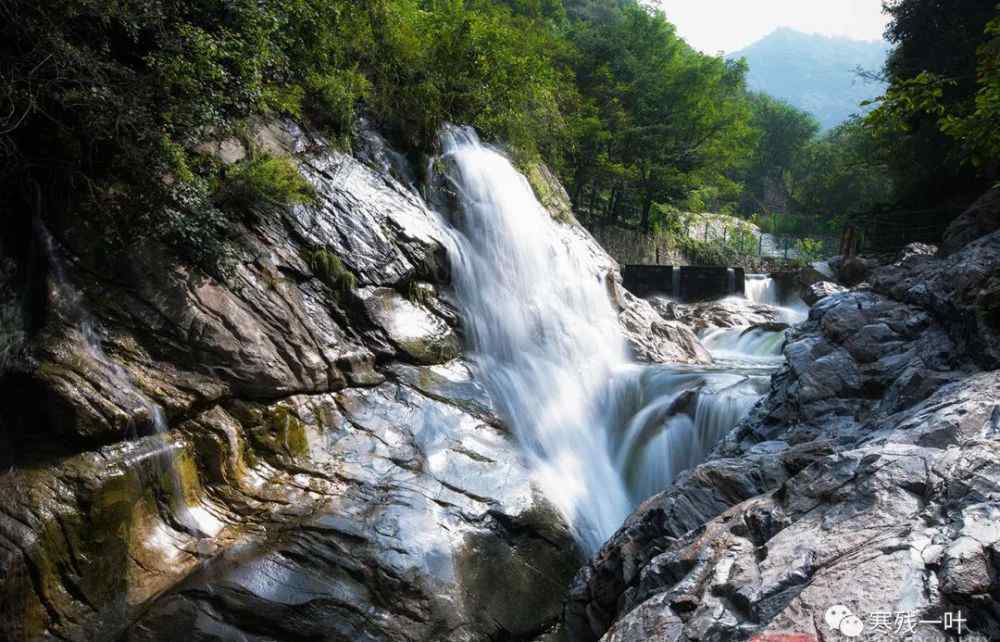 高冠瀑布 西安高冠瀑布，曾是多個朝代的皇家花園，卻流傳著一個神奇的故事