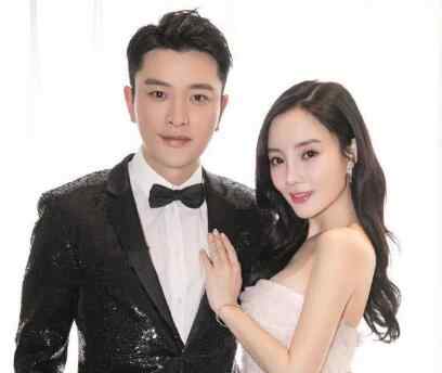 賈乃亮李小璐結(jié)婚照 賈乃亮李小璐離婚了嗎 李小璐換掉結(jié)婚照背景疑似婚變