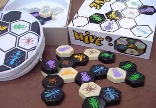 昆蟲棋 十大旅行推薦桌游之八—沒有棋盤的《昆蟲棋》（Hive）