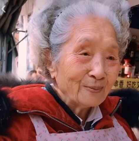 98歲奶奶成網(wǎng)紅 98歲奶奶成網(wǎng)紅原因是什么 性格超好外加吃貨本尊受追捧