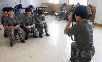 在校女大學(xué)生當(dāng)兵體檢 真的很難通過嗎