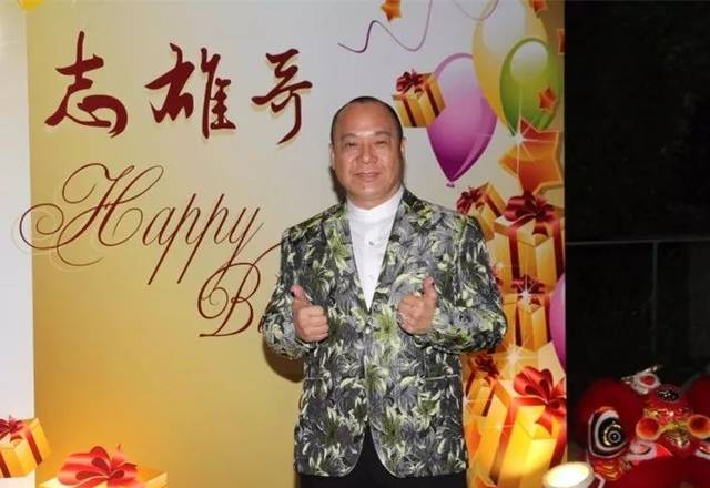 “洪興大佬B”60大壽黑白兩道到賀！13歲入社團(tuán)陳浩南原型，曾欠1億巨債幸獲古天樂相助！