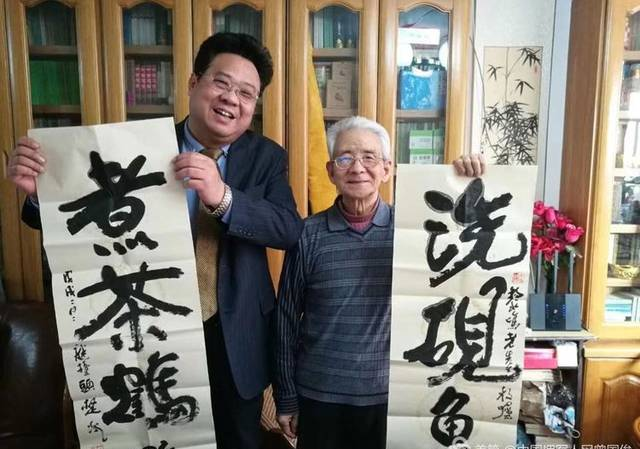 茲游奇絕冠平生 －－印象＂思想狂人＂黎鳴先生