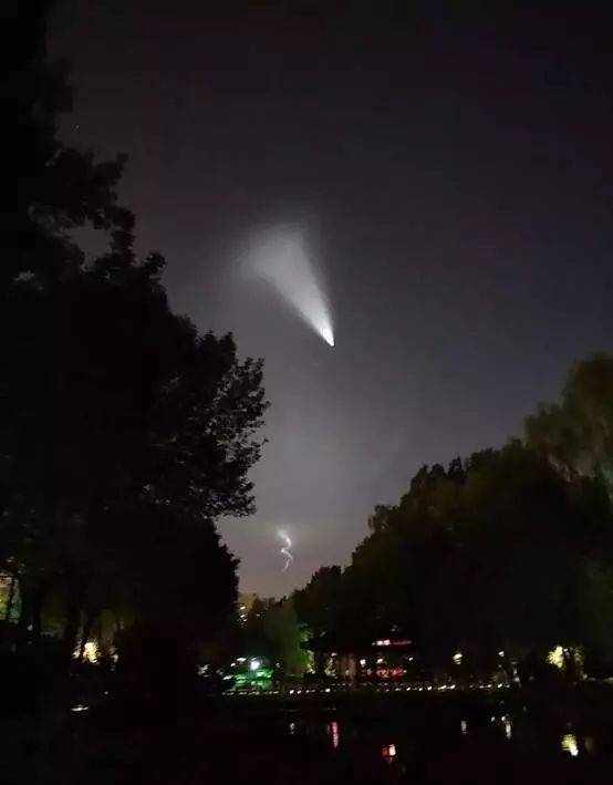 刷爆杭州朋友圈的“UFO事件” ，真相居然是這樣…