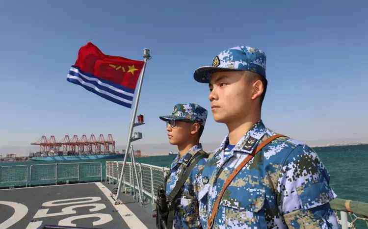 濰坊艦 海軍第二十八批護(hù)航編隊濰坊艦靠港補(bǔ)給休整