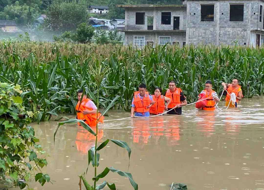 湖北建始網(wǎng) 湖北建始暴雨洪水：城市積水全部排除 死亡5人失聯(lián)1人