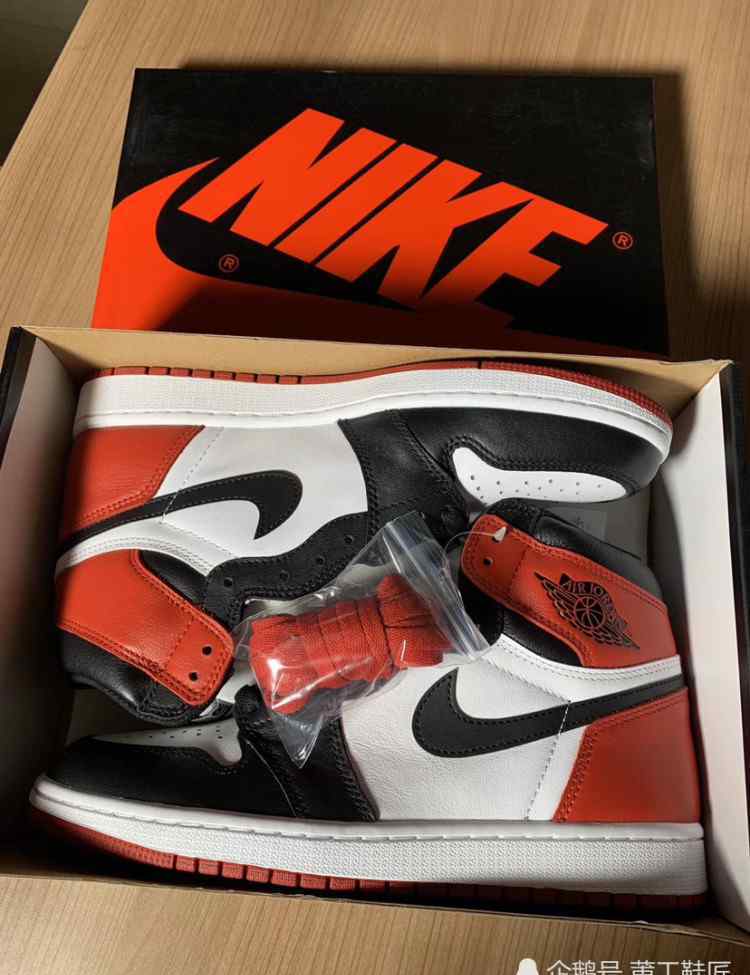 aj1黑腳趾 AJ1黑腳趾作為百搭的一款A(yù)J。該怎么穿搭才最時(shí)尚？