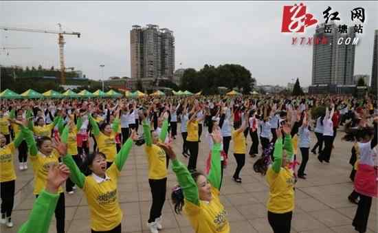 萬人廣場舞小蘋果教學(xué) 第四屆全民廣場舞大賽 萬人齊跳《小蘋果》