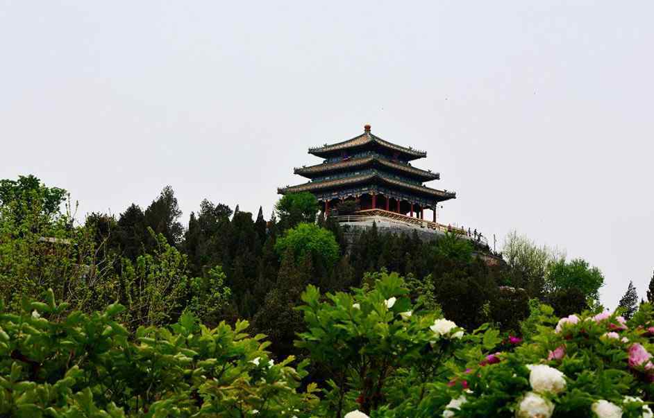 南鑼鼓巷地鐵 北京一公園走紅，被稱為京城“后花園”，南鑼鼓巷地鐵站下即可