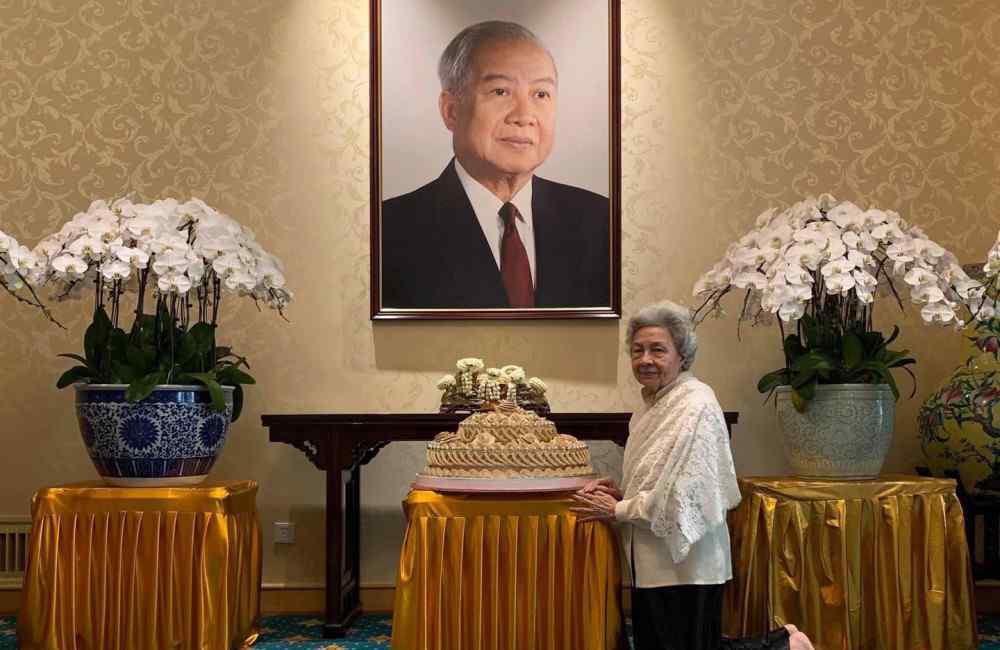 莫尼列 莫尼列太后在北京祭祀丈夫的98歲冥壽，67歲未婚兒子卻不在身邊