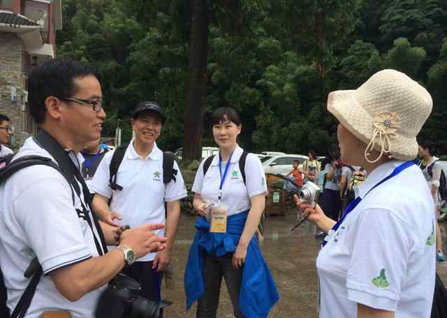 大萌子和萌爸 大萌子與父母同游梵凈山 高山記錄親情時(shí)光