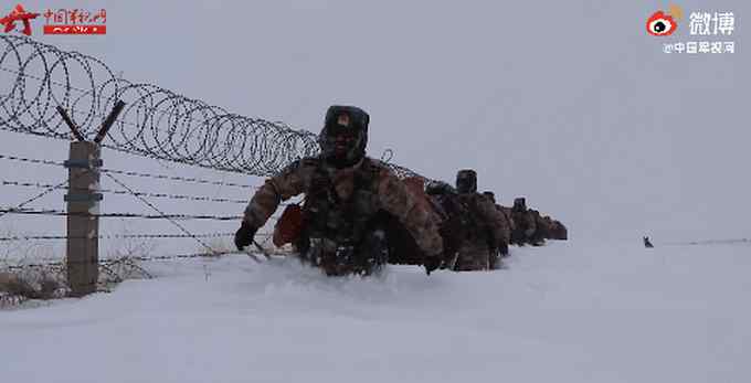 致敬！零下20℃ 邊防軍人嚴(yán)寒巡邏積雪沒過大腿 感動(dòng)萬千網(wǎng)友