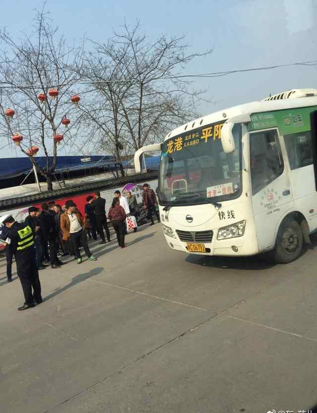 蒼南車禍 突發(fā)：溫州蒼南小巴車發(fā)生車禍 被撞者血肉模糊