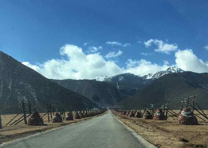 香格里拉有哪些景點 在云南旅游高原反應(yīng)有哪些？香格里拉自駕旅游景點必去，快來香格里拉看雪吧