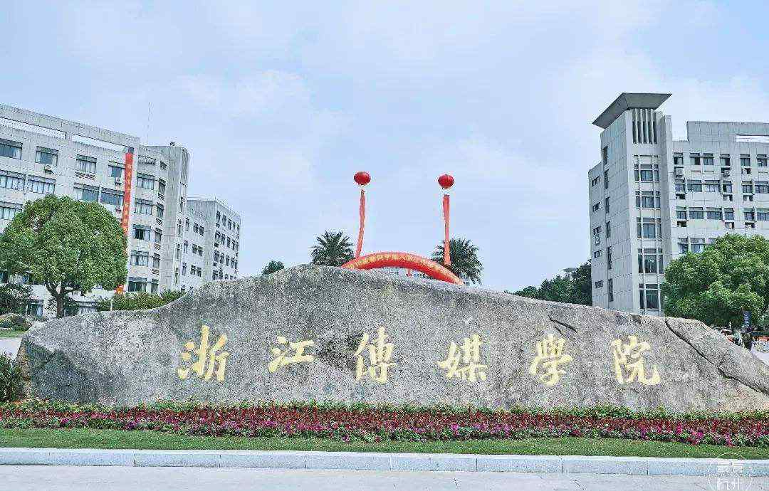 配音學(xué)校 國(guó)內(nèi)出名的配音員是哪個(gè)大學(xué)什么專業(yè)出身的？