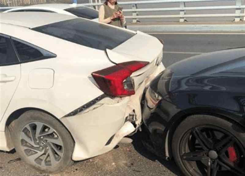 德系車車禍 奧迪A7撞上本田思域，德系車和日系車安全差距高下立見，車主差點(diǎn)自閉！