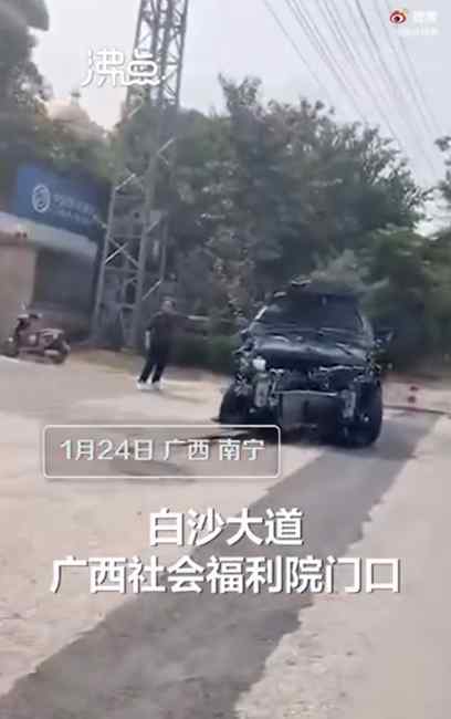 車輛失控！廣西南寧男子駕新車撞行人致4死6傷 網(wǎng)友看了直呼可怕