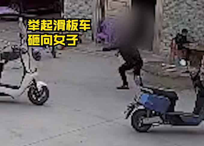 廣西警方通報(bào)“男子用滑板車猛砸妻子” 倆孩子大哭令人心碎！