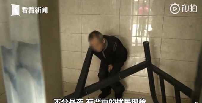 “我們也不想” 老人長期被鎖車庫半夜敲門擾民 家屬稱不得已