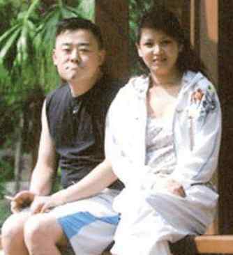 周立波老婆張潔 2009年，周立波傍富婆后拋妻棄子，對崩潰的前妻說：要死就死徹底