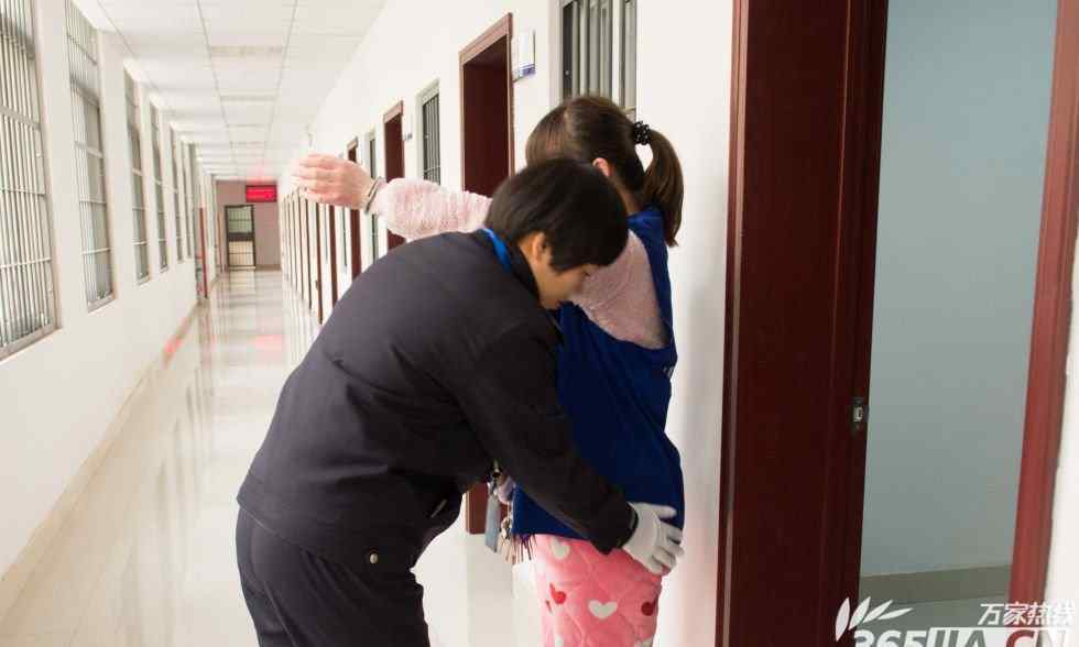 女民警 走進合肥女子看守所探究竟 女民警坦言做夢都在和關(guān)押人員談話