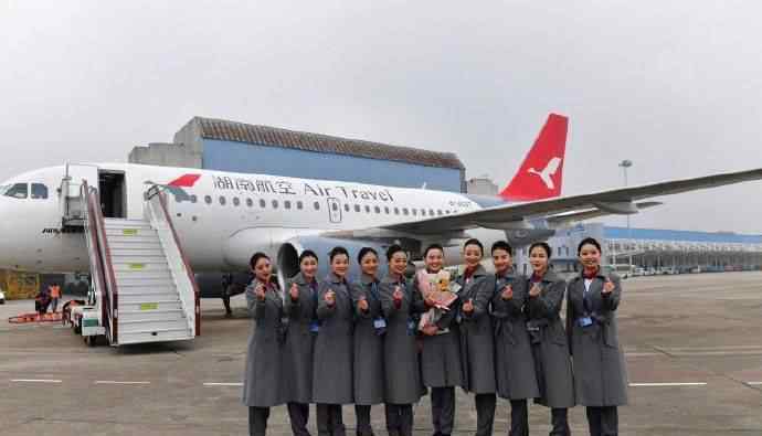 飛機(jī)過水門 湖南航空首架涂裝飛機(jī)回家！黃花機(jī)場(chǎng)用最高禮儀“過水門”迎接