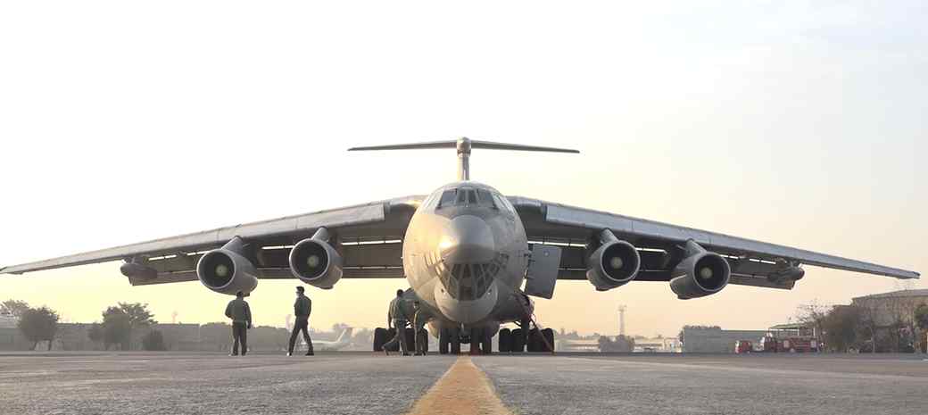 巴基斯坦空軍專機起飛 來接中國疫苗！