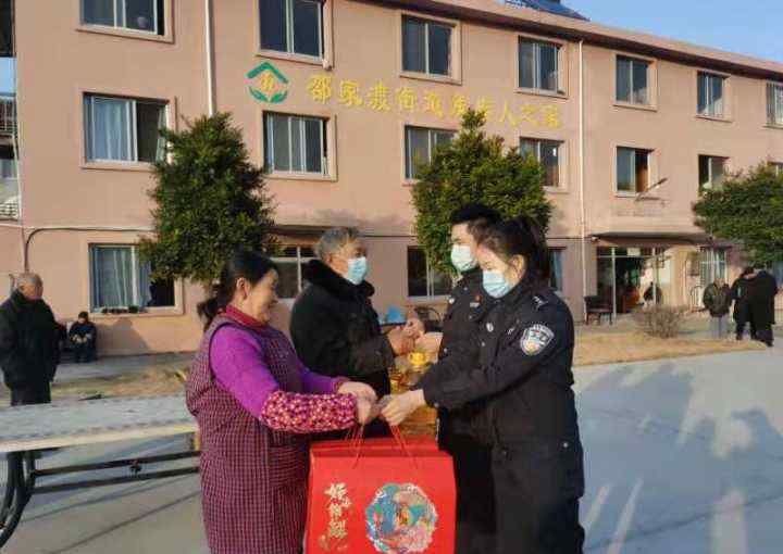 七旬母親走失三天三夜 警民合力找回！兒子給派出所送了份“大禮”