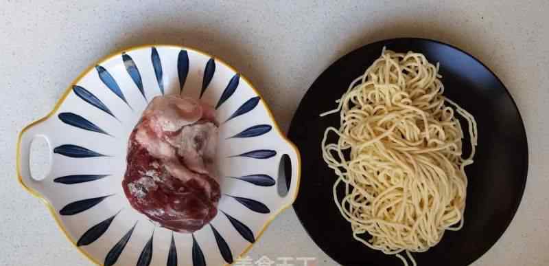 羊肉湯面 羊肉湯面：湯鮮肉嫩面勁道，保證你連湯也不剩