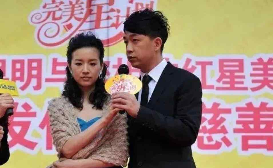 潘粵明董潔離婚 董潔離婚前就老得快，10年前跟潘粵明合照顯老顯苦相，潘很帥氣